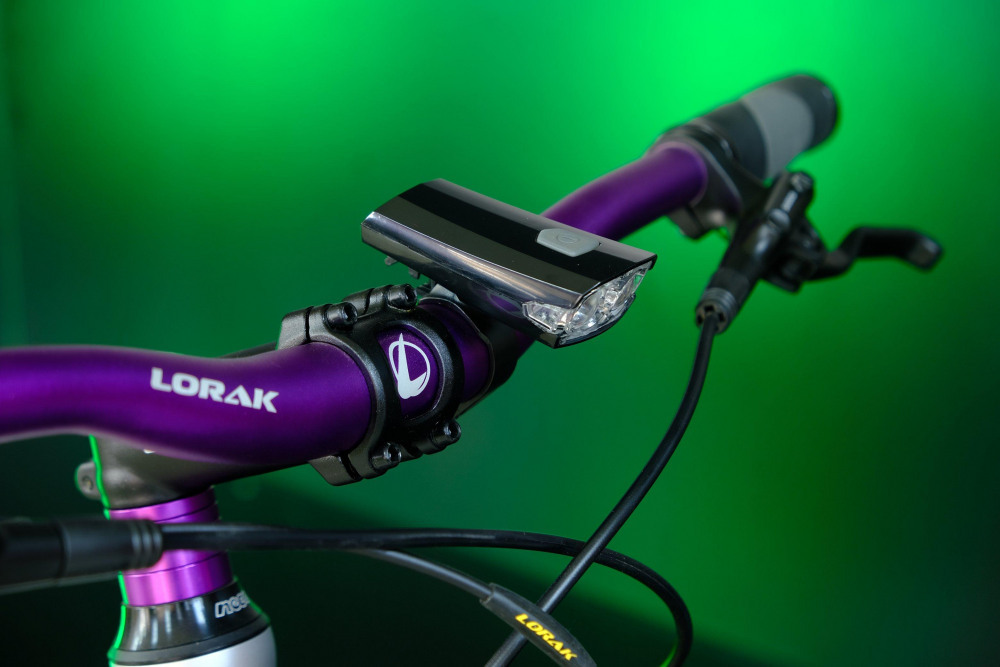 Фара передняя с USB зарядкой X-122, код 41652